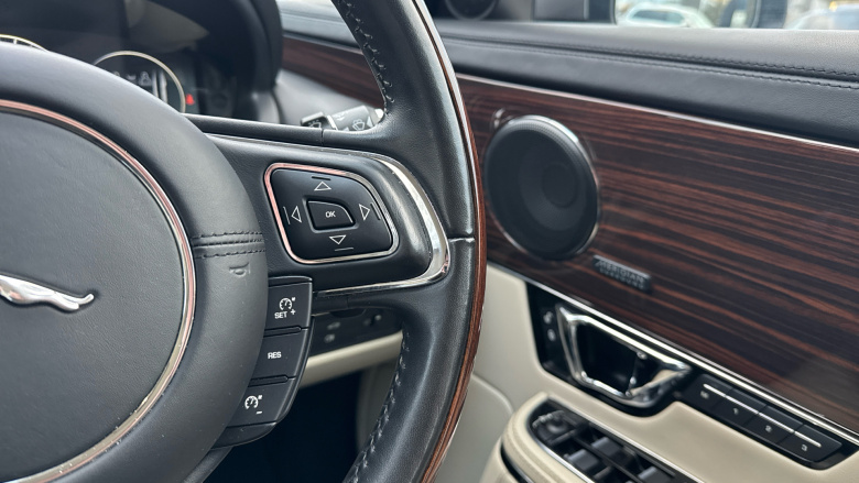 Jaguar XJ 3.0d V6 Portfolio 4dr Auto Diesel Saloon